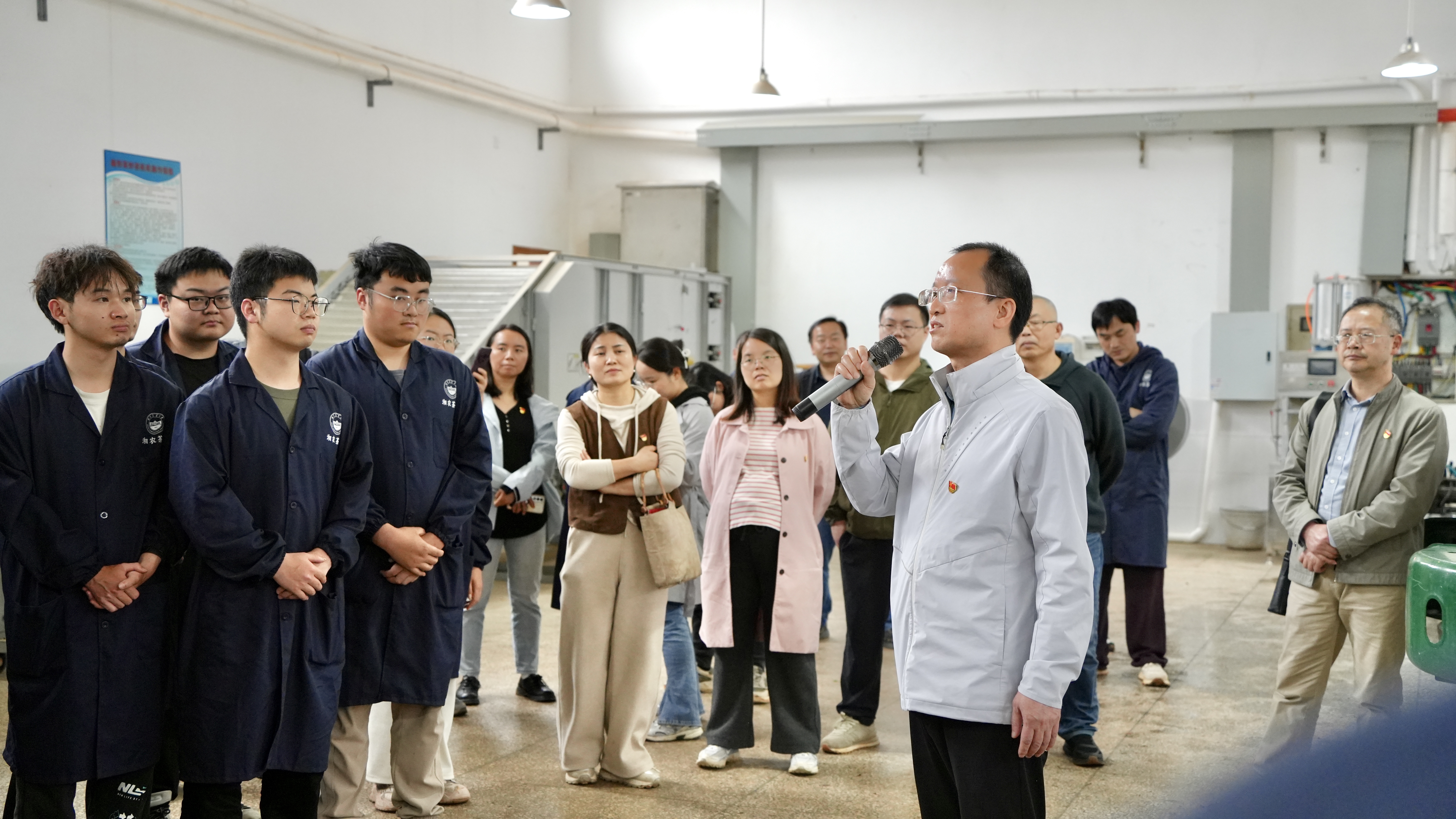 罗书记.jpg