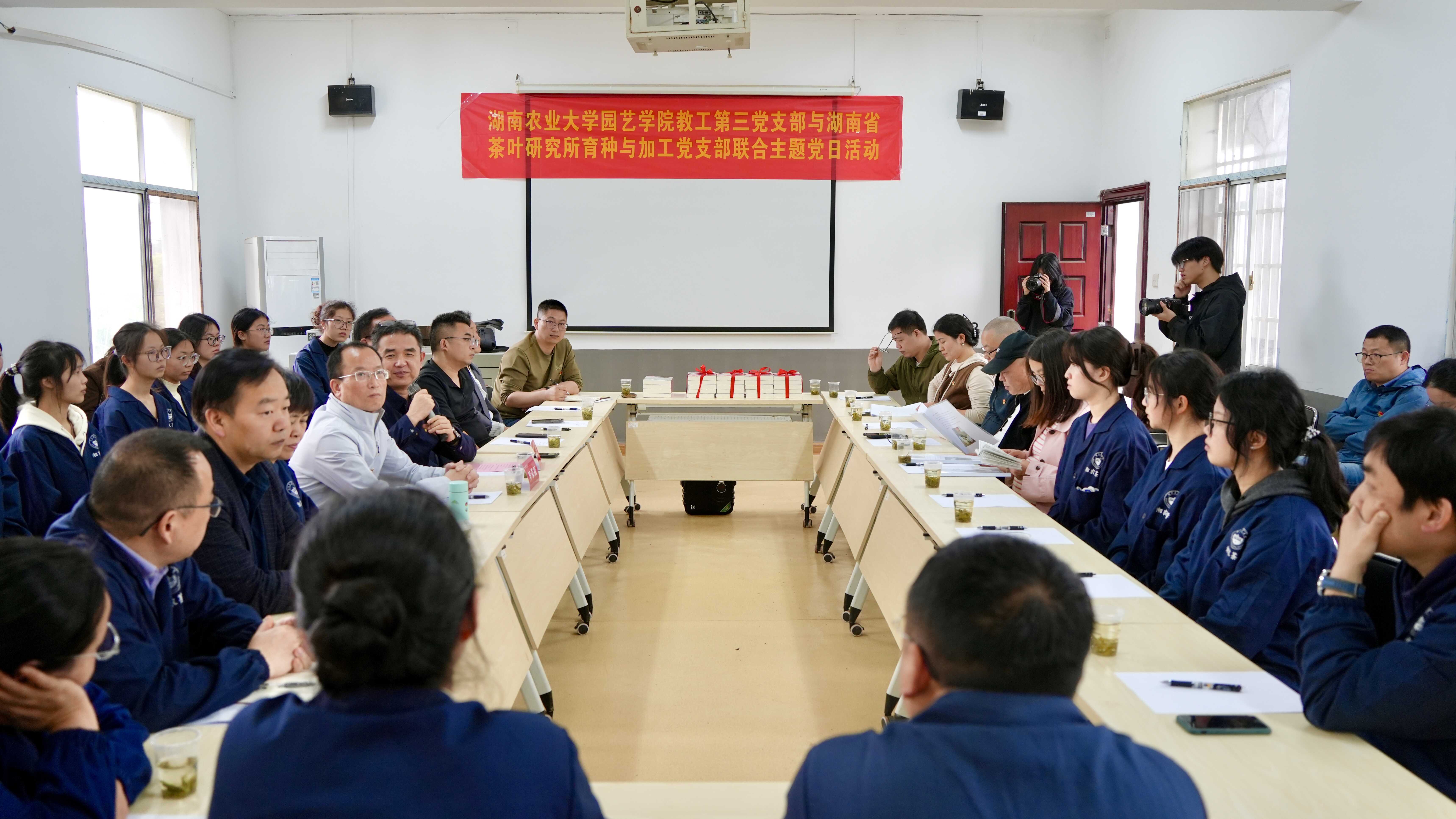 座谈.jpg